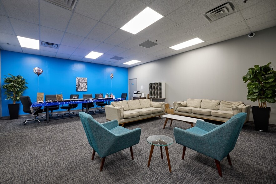 More Photos Of 2507 Investors Row, Orlando Distribution For Lease