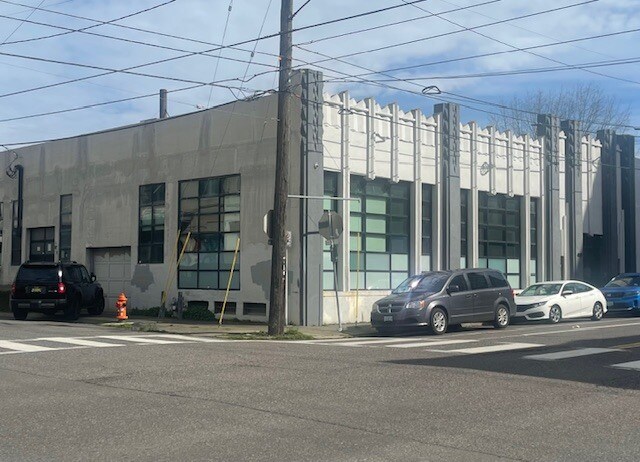 More Photos Of 437 SE Martin Luther King Jr Blvd, Portland Light Manufacturing For Lease