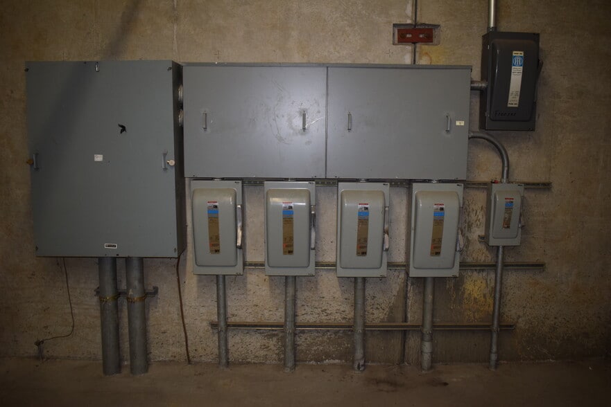 More Photos Of 613 Pacific Ave S, Kelso Distribution For Lease