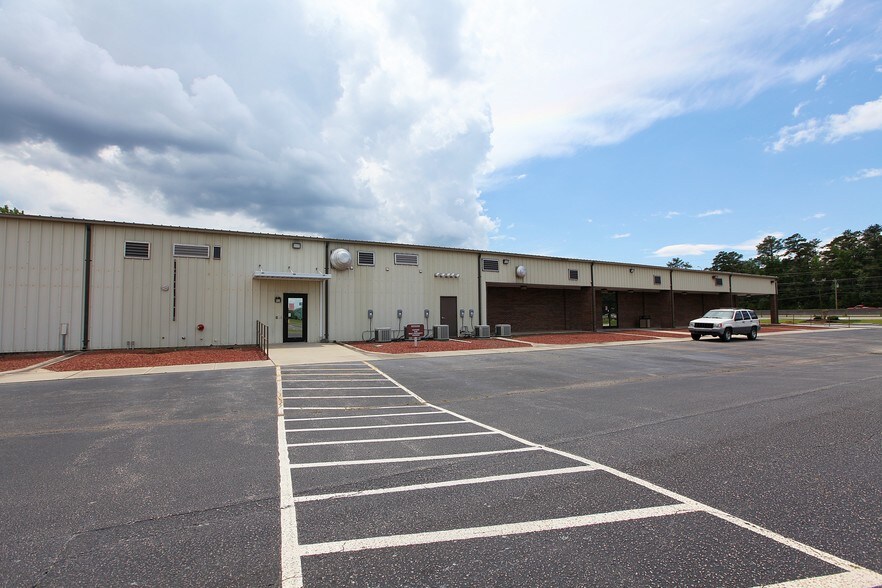 More Photos Of 4330 Kahn Dr, Lumberton General Retail For Lease