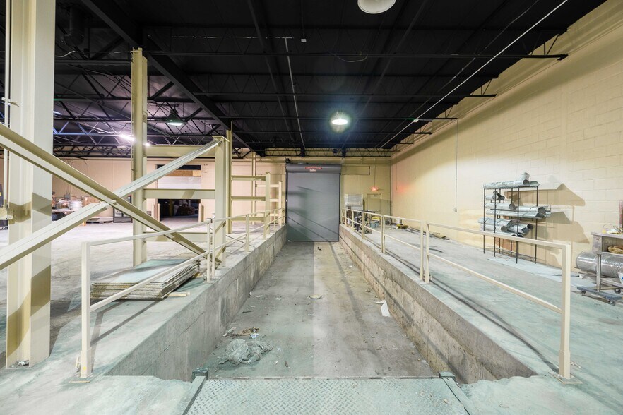 More Photos Of 29330-29350 Stephenson Hwy, Madison Heights Warehouse For Lease