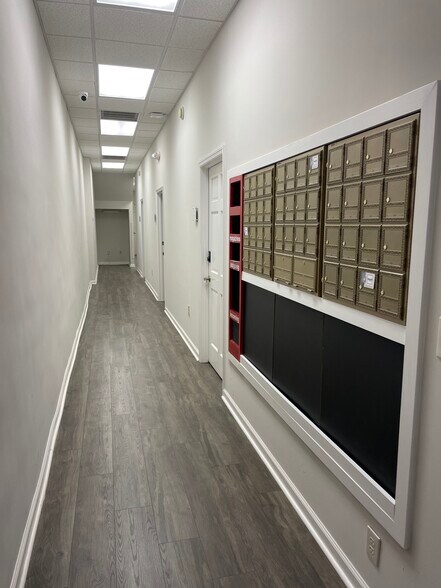 More Photos Of 112 S Maple St, Murfreesboro Office For Lease