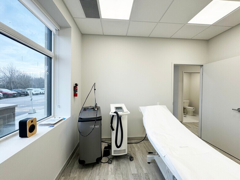 More Photos Of 200 Cachet Woods Crt, Markham Office For Lease