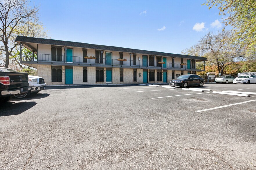 More Photos Of 8502 Dryfield Dr, Austin Apartments For Sale