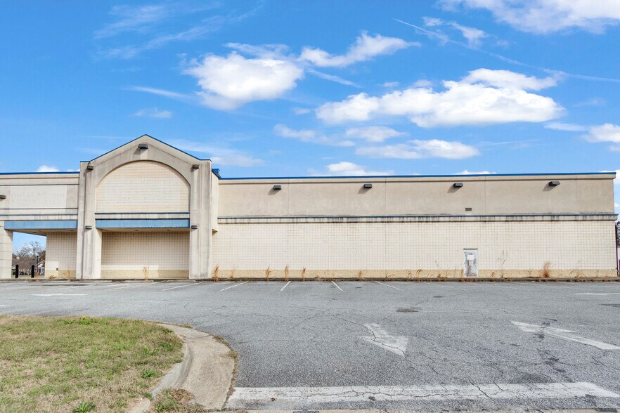More Photos Of 2300 Wynnton Rd, Columbus Drugstore For Lease