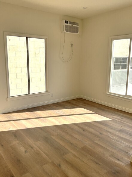 More Photos Of 1030-1034 S Fairfax Ave, Los Angeles Storefront Retail Residential For Lease