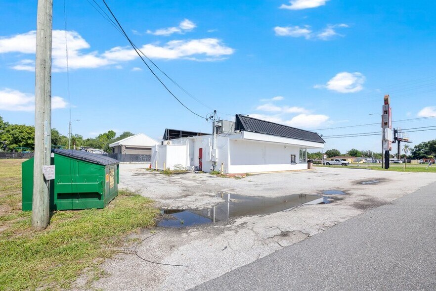 More Photos Of 9710 E Colonial Dr, Orlando Fast Food For Sale