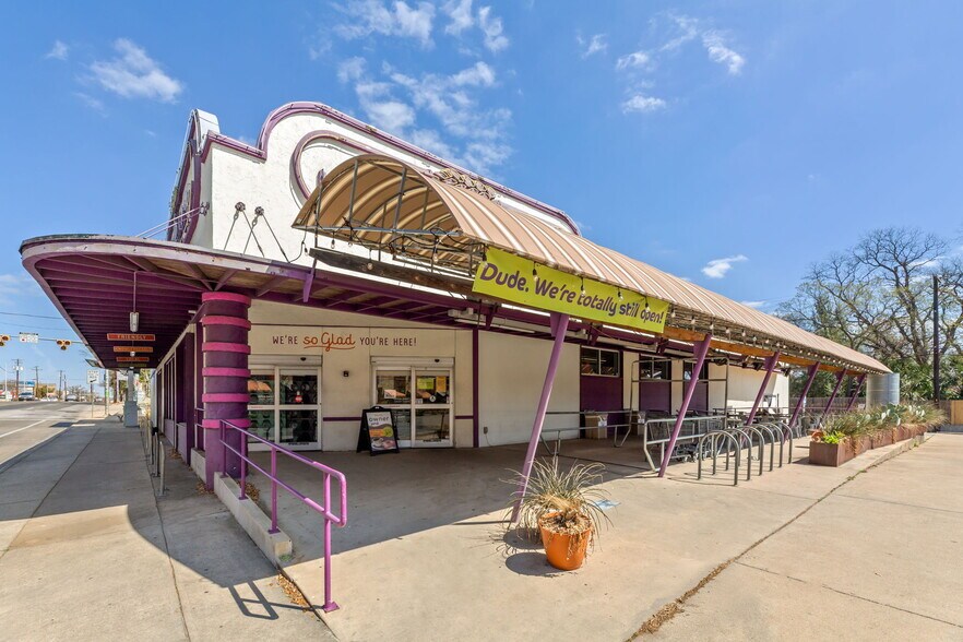 More Photos Of 3101 Guadalupe St, Austin Freestanding For Sale