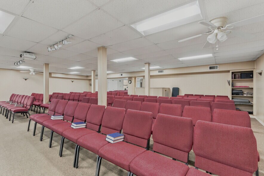 More Photos Of 3401 N Frazier St, Conroe Specialty For Sale