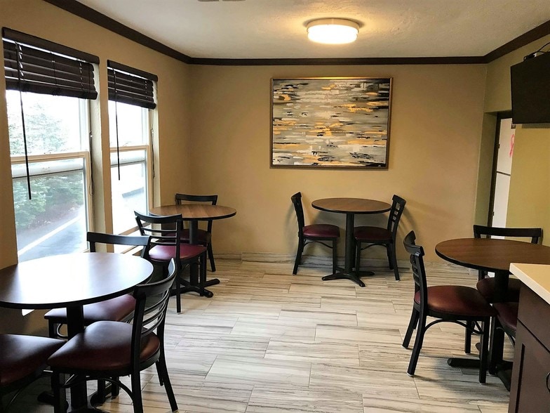 More Photos Of 2943 Northview Cir, Shelton Hotel For Sale