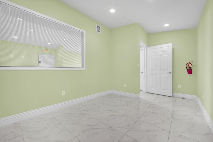 More Photos Of 1610 E Sahara Ave, Las Vegas Storefront Retail Office For Sale