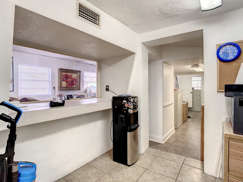 More Photos Of 315 Magnolia Ave, Auburndale Office Residential For Lease