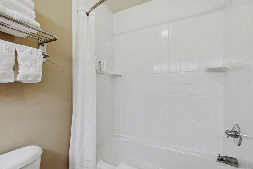 More Photos Of 130 Holiday Blvd, Covington Hotel For Sale