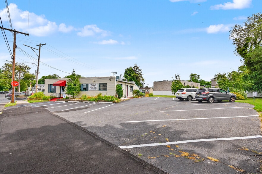 More Photos Of 317 Highway 35 N, Neptune City Veterinarian Kennel For Sale