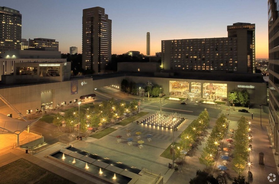 Primary Photo Of 2450 Grand Blvd, Kansas City Unknown For Lease