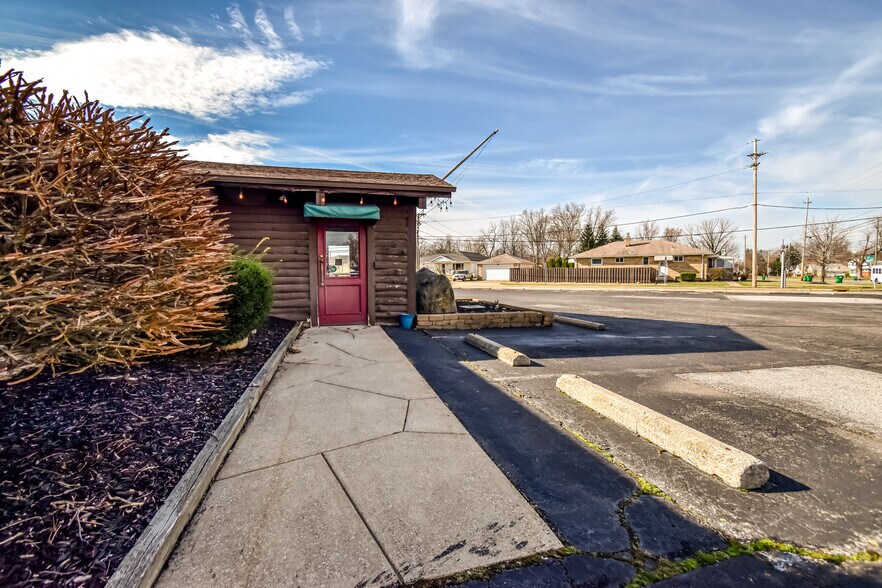 More Photos Of 28810 Lake Shore Blvd, Willowick General Retail For Sale