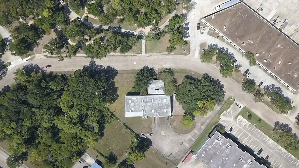 More Photos Of 740 Bradfield Rd, Houston Light Distribution For Sale