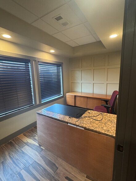 More Photos Of 1517 N Orange Blossom Trl, Orlando Office For Lease