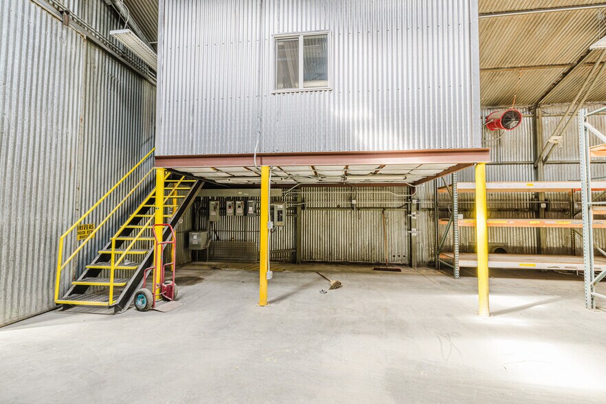 More Photos Of 824 Poplar St, Carlin Industrial For Sale
