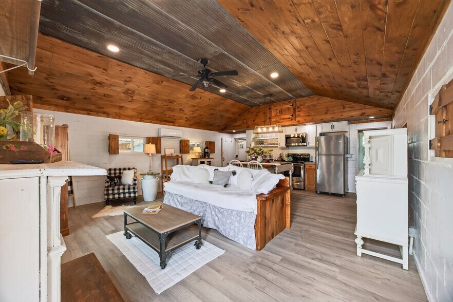 More Photos Of 12705 Rhoden Ln, Lowell Flex For Sale