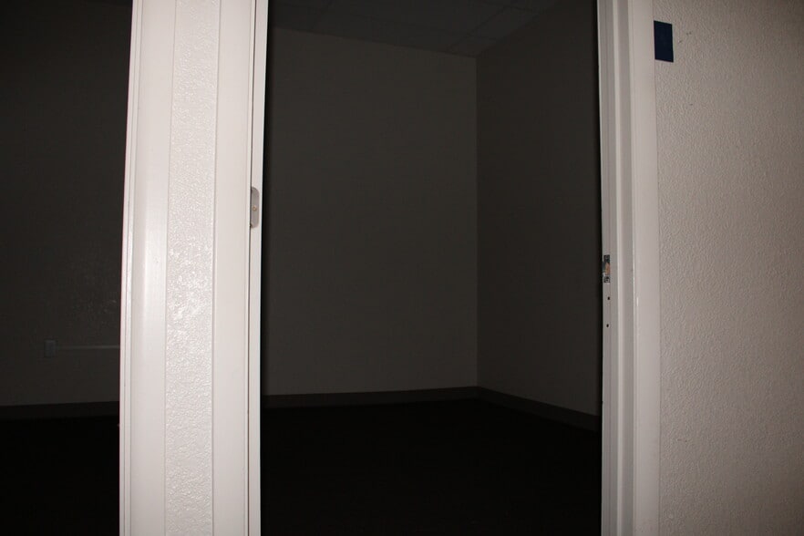 More Photos Of 1275 Anthony Dr, Anthony Medical For Lease