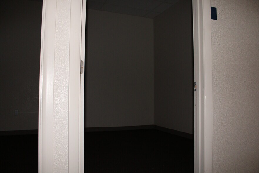 More Photos Of 1275 Anthony Dr, Anthony Medical For Sale