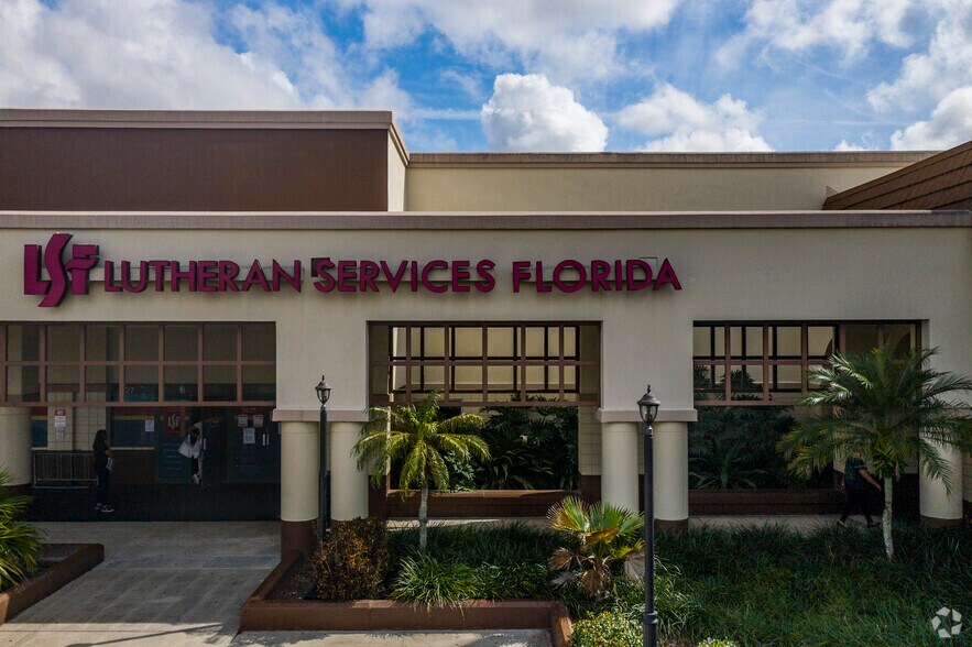 More Photos Of 8411-8419 N Dale Mabry Hwy, Tampa Unknown For Lease