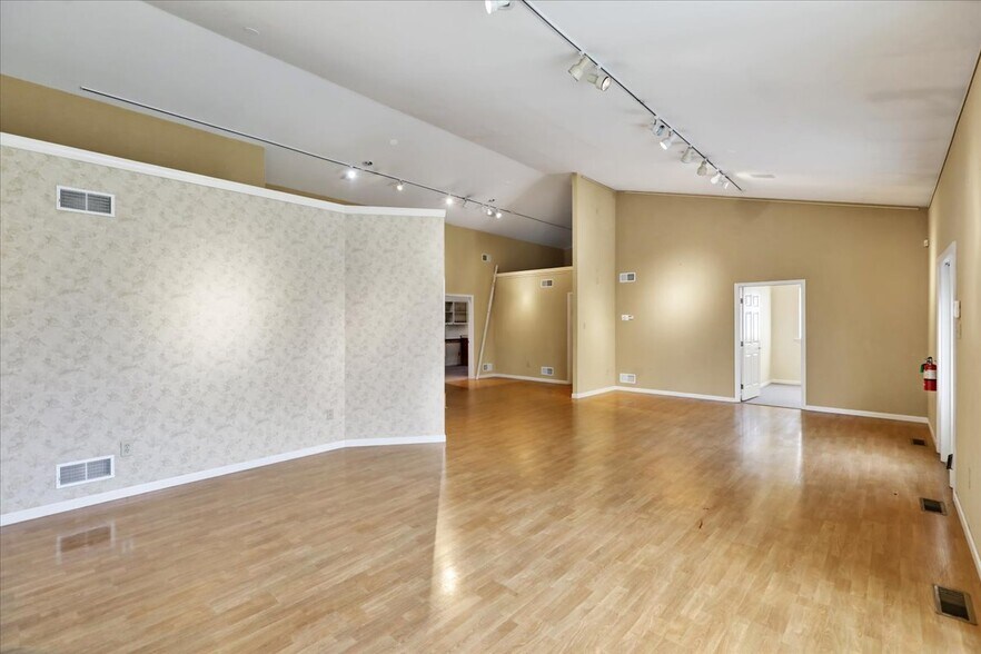 More Photos Of 5 Old Wernersville Rd, Sinking Spring Freestanding For Lease