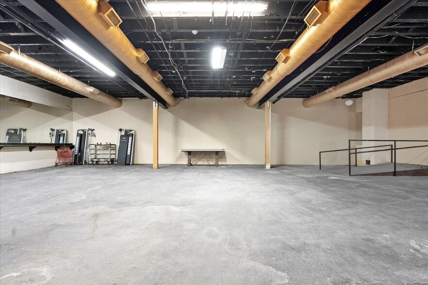 More Photos Of 1011 Greenmount Ave, Baltimore Flex For Lease