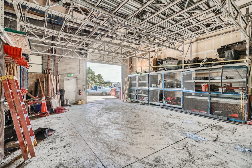 More Photos Of 6849 S Dawson Cir, Englewood Warehouse For Lease
