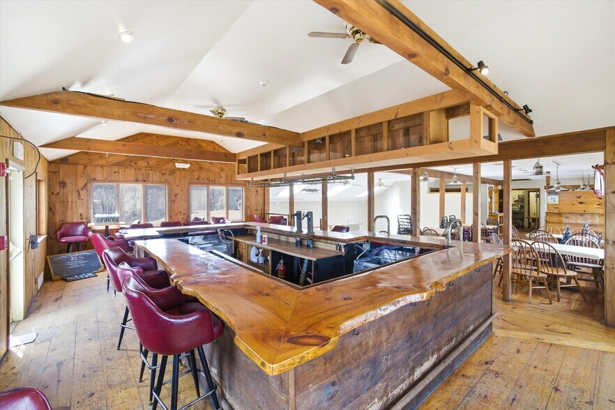 More Photos Of 40 Weirs Rd, Gilford Restaurant For Sale