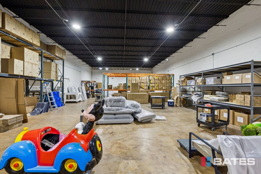 More Photos Of 1835 E Levee St, Dallas Showroom For Sale