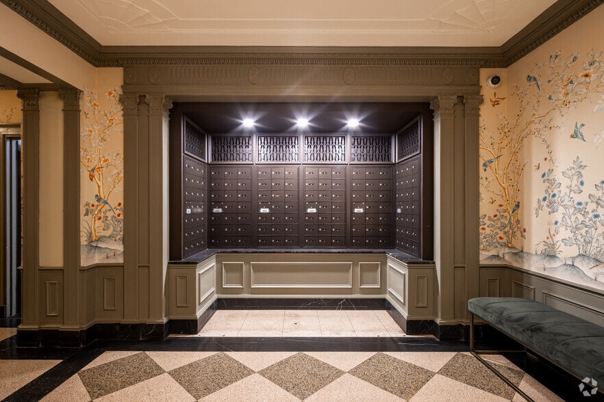 More Photos Of 1 Christopher St, New York Apartments For Lease