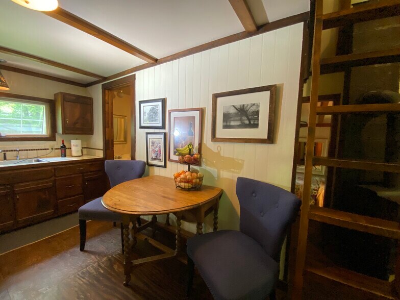 More Photos Of 15303 Midland Trl, Ansted Freestanding For Sale