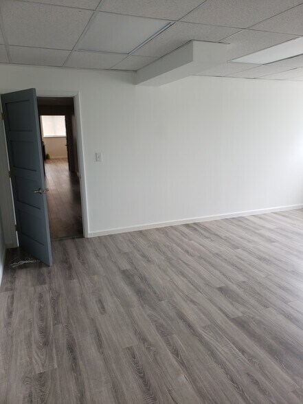More Photos Of 15302 Baisley Blvd, Jamaica Loft Creative Space For Lease
