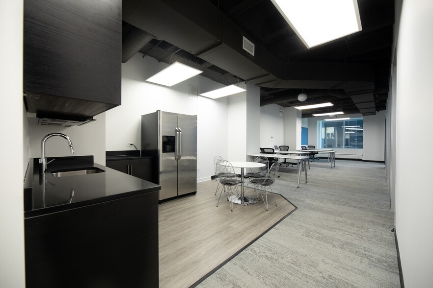 More Photos Of 318 W Adams St, Chicago Office For Lease