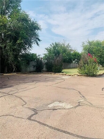 More Photos Of 1205 S Main St, Altus Apartments For Sale