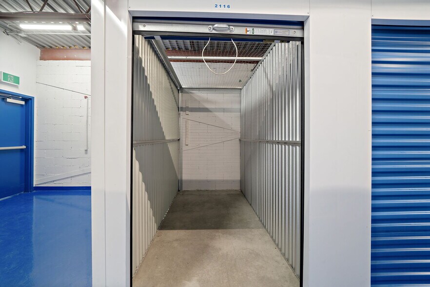 More Photos Of 403-409 Rue Saint-Roch, Montréal Warehouse For Lease