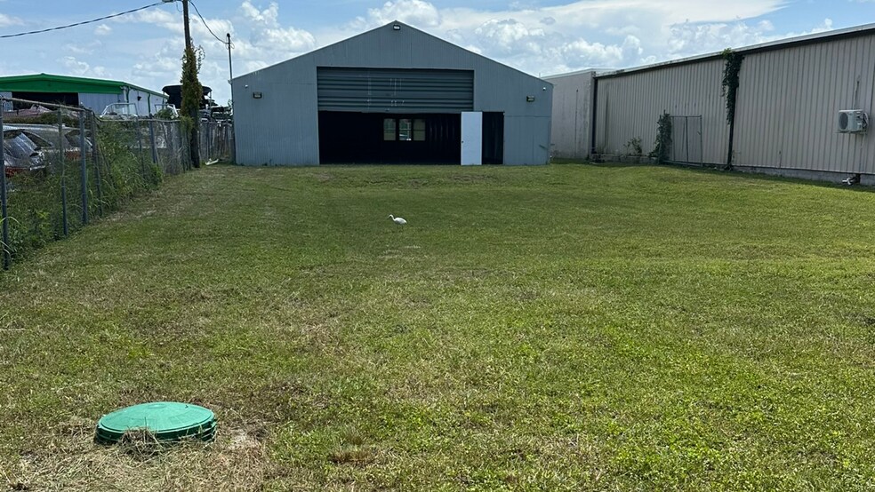 More Photos Of 11118 S Cleveland Ave, Fort Myers Warehouse For Sale