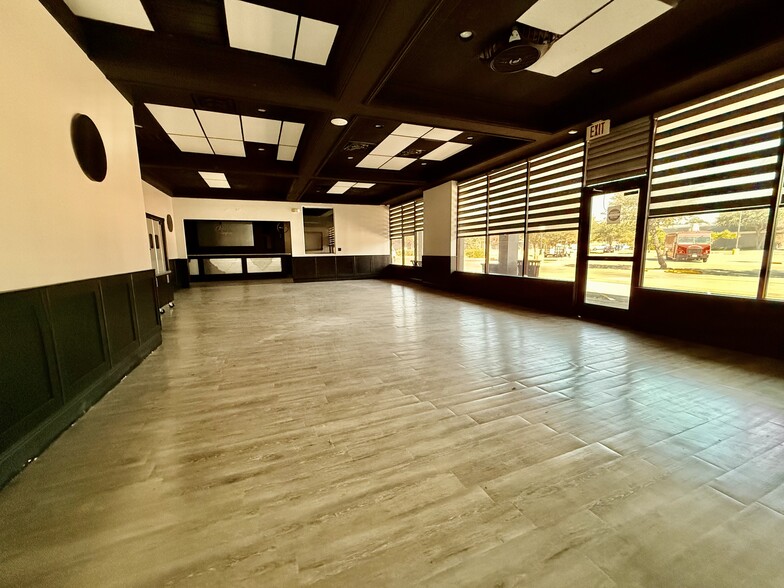 More Photos Of 400 N Coit Rd, Richardson General Retail For Lease