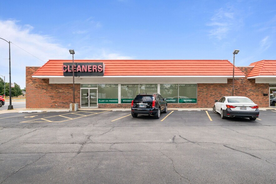 More Photos Of 7642-7650 W Touhy Ave, Chicago Storefront Retail Office For Lease