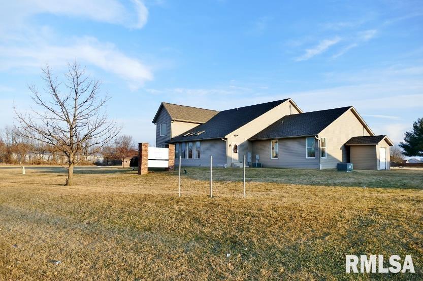 More Photos Of 109 Elizabeth Pointe Dr, Germantown Hills Office For Sale