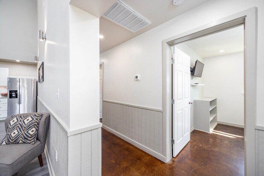 More Photos Of 12625 Sandpiper Rd, Thackerville Specialty For Sale