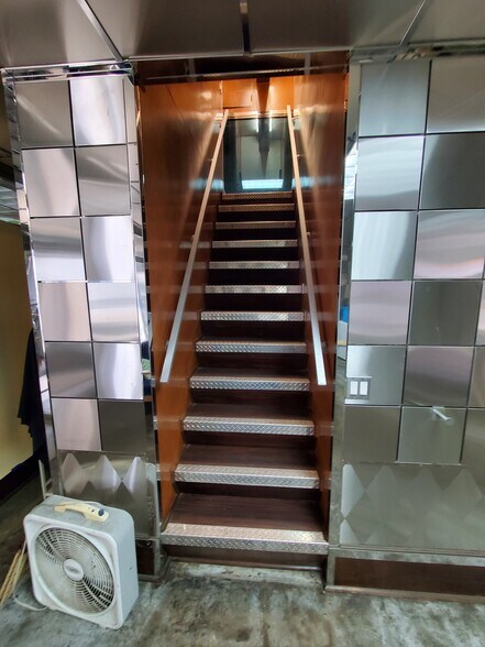 More Photos Of 777 E 14th Pl, Los Angeles Warehouse For Sale