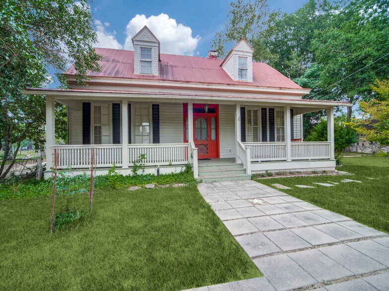 More Photos Of 331 Fifth St, Comfort Religious Facility For Lease