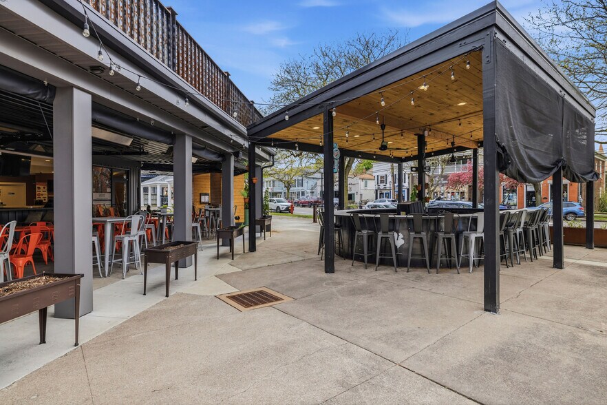 More Photos Of 402 Center St, Lewiston Restaurant For Lease