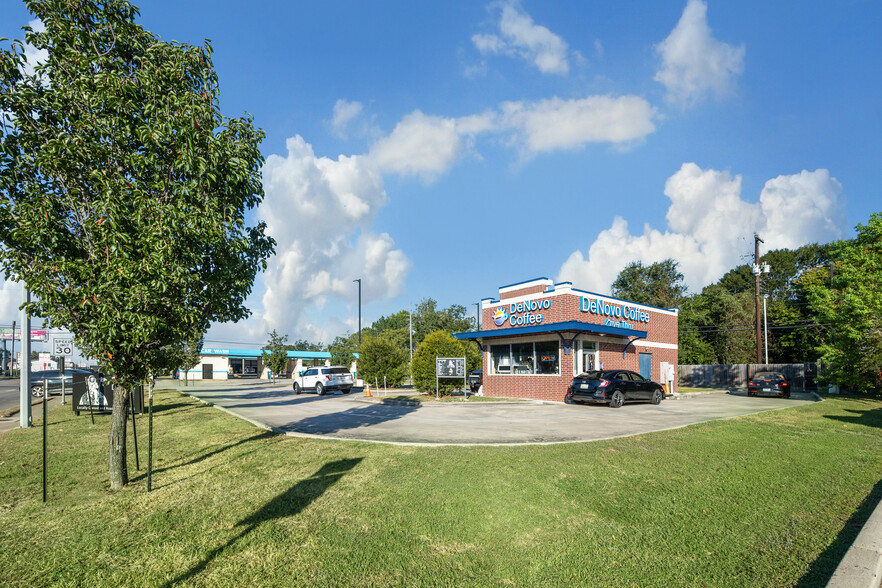 Primary Photo Of 520 W Main St, Tomball Freestanding For Sale