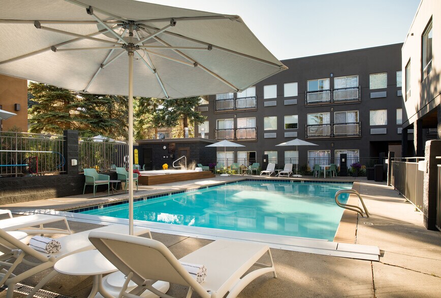 More Photos Of 600 Main St N, Ketchum Hotel For Lease