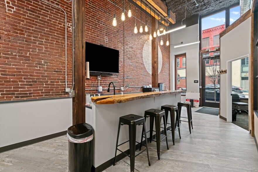 More Photos Of 251 S Main St, Butler Storefront Retail Office For Lease