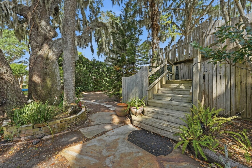 More Photos Of 400 Lakeshore Dr, Eustis Specialty For Sale